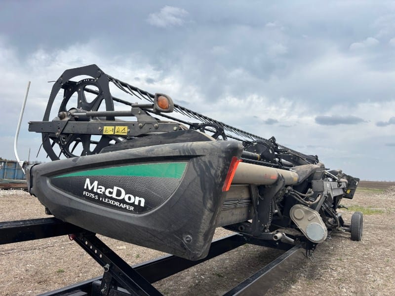 2013 MacDon FD75S Equipment Image0