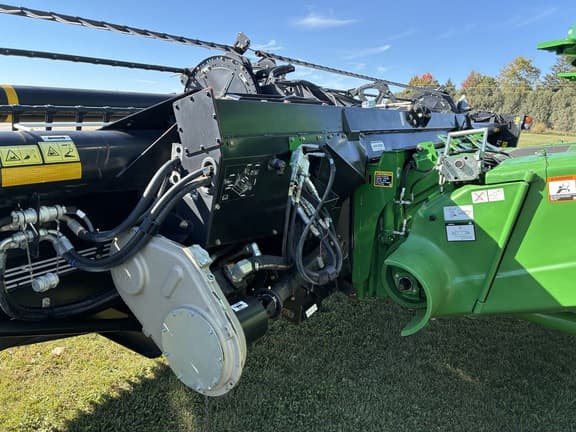 Image of MacDon FD75-40 equipment image 3