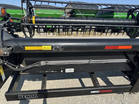 Image of MacDon FD75S equipment image 3