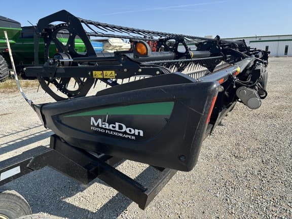 Image of MacDon FD75S equipment image 1