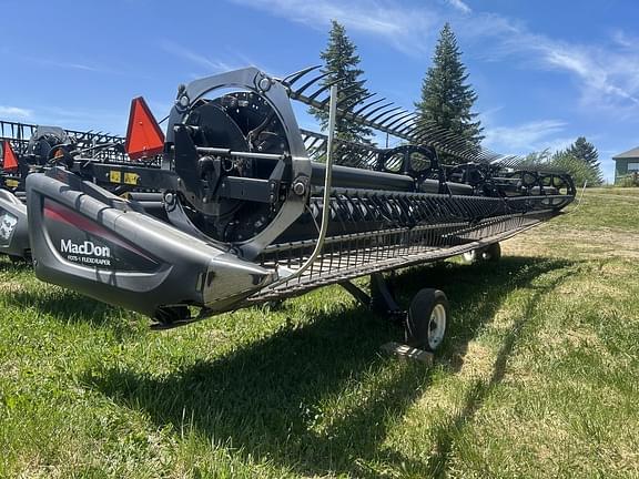 Image of MacDon FD75S equipment image 4