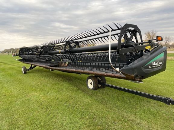 2013 MacDon FD75D Equipment Image0