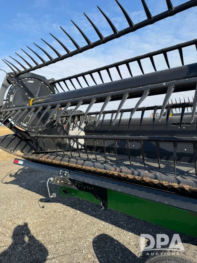 Image of MacDon FD75 equipment image 4