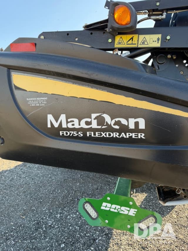 Image of MacDon FD75 equipment image 2