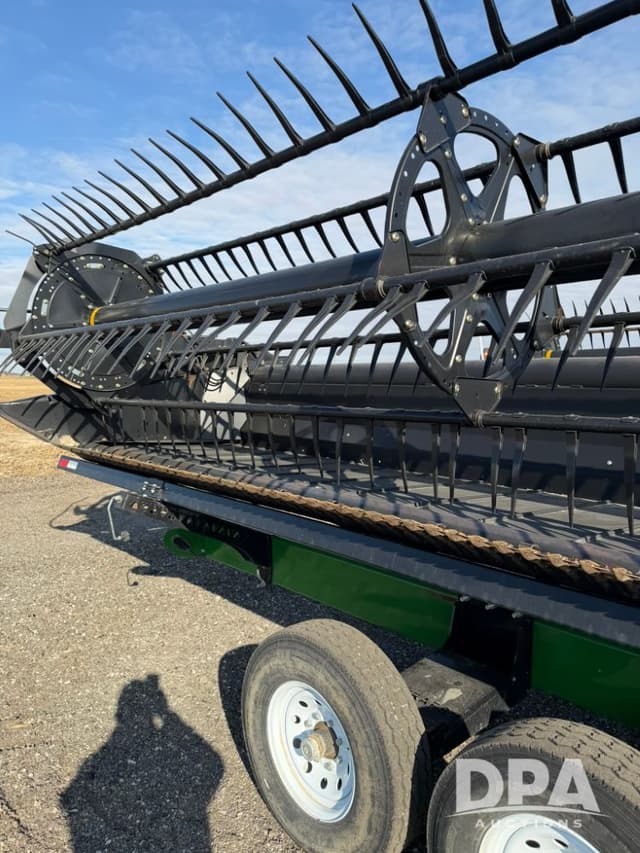 Image of MacDon FD75 equipment image 3