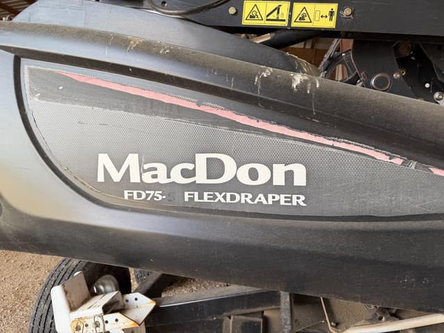 Image of MacDon FD75 equipment image 4