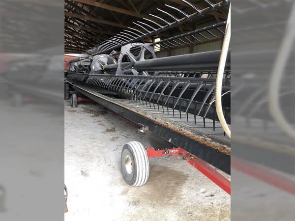 Image of MacDon FD75D equipment image 1