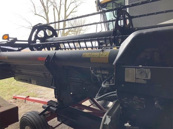 Image of MacDon FD75D equipment image 4