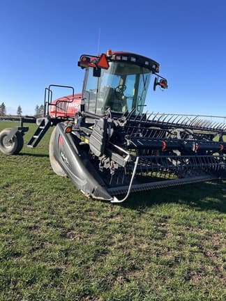 Image of MacDon M155 equipment image 3