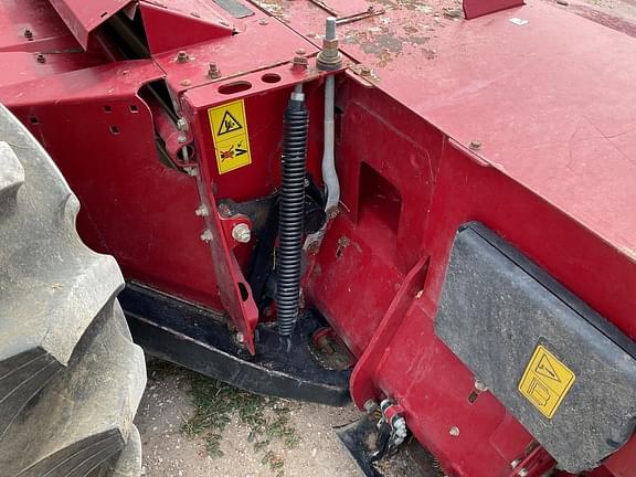 Image of MacDon M205 equipment image 4