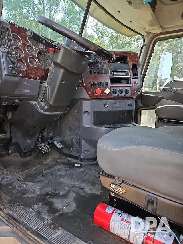 Image of Mack CXU600 equipment image 3