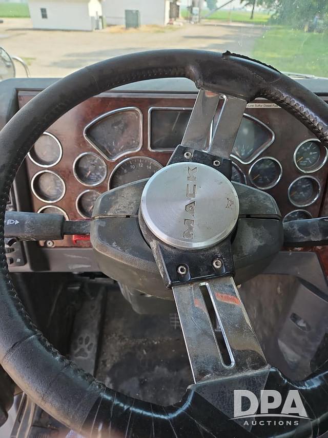 Image of Mack CXU600 equipment image 4