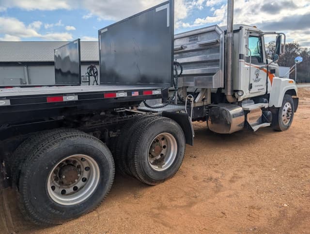 Image of Mack CHU613 equipment image 3