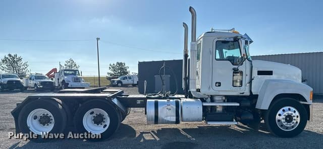 Image of Mack CHU613 equipment image 3