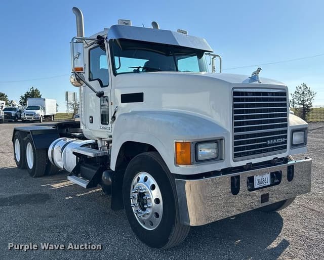 Image of Mack CHU613 equipment image 2