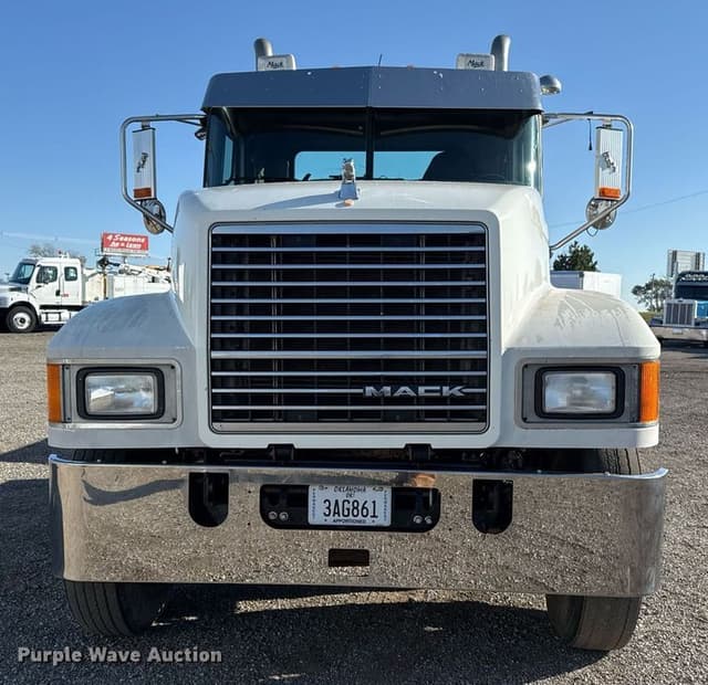 Image of Mack CHU613 equipment image 1