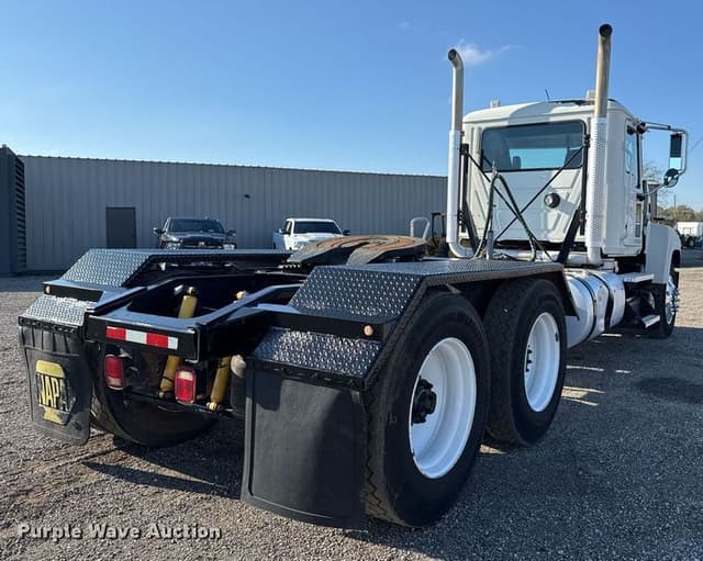 Image of Mack CHU613 equipment image 4