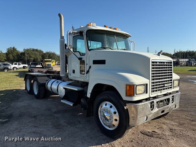 Image of Mack CHU613 equipment image 2