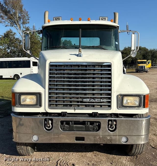 Image of Mack CHU613 equipment image 1