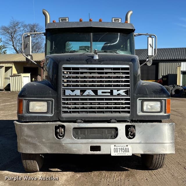 Image of Mack CHU613 equipment image 1