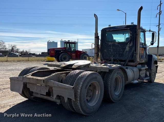 Image of Mack CHU613 equipment image 4