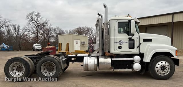 Image of Mack CHU613 equipment image 3