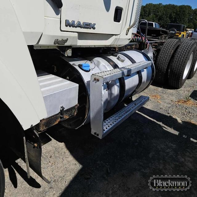 Image of Mack CHU613 equipment image 1