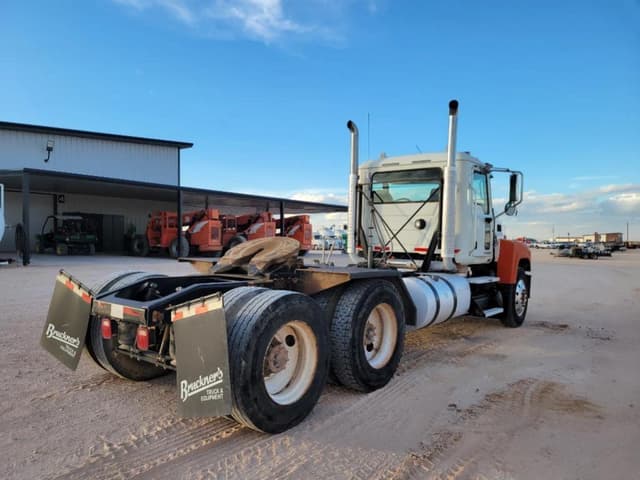 Image of Mack CHU613 equipment image 4