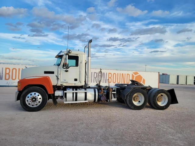 Image of Mack CHU613 equipment image 1