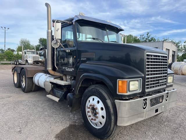 Image of Mack CHU613 equipment image 2