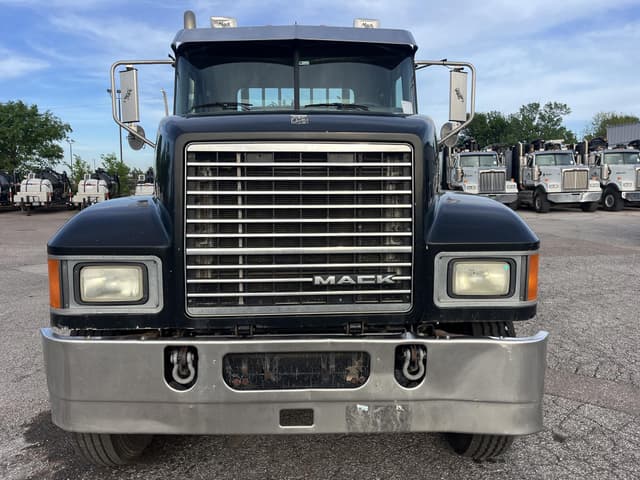 Image of Mack CHU613 equipment image 1