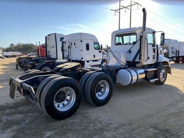 Image of Mack CXU613 equipment image 2