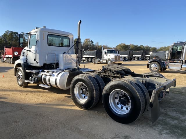 Image of Mack CXU613 equipment image 1