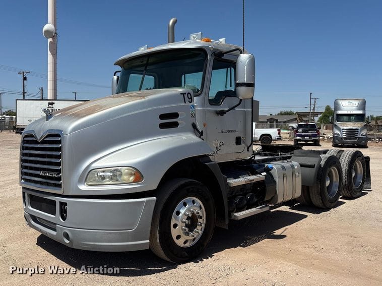 2013 Mack CXU613 Equipment Image0