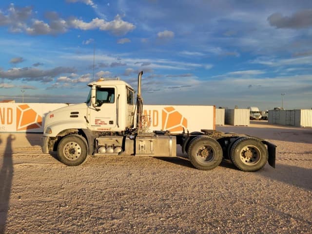 Image of Mack CXU613 equipment image 1