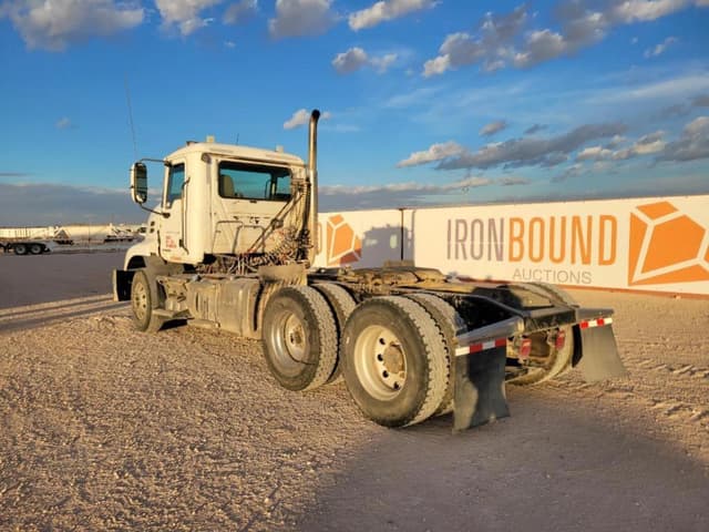 Image of Mack CXU613 equipment image 2