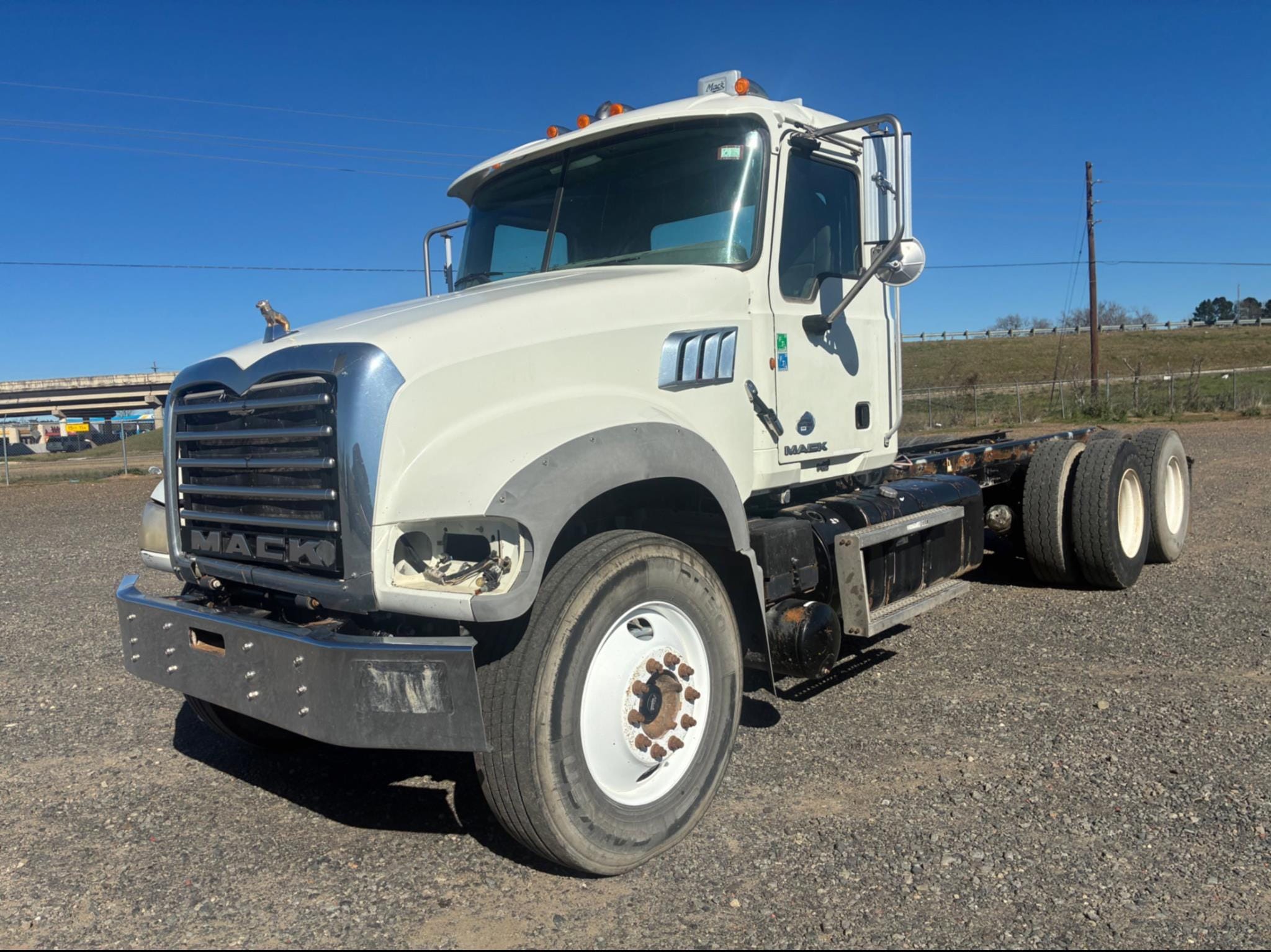 2013 Mack Granite GU713 Equipment Image0