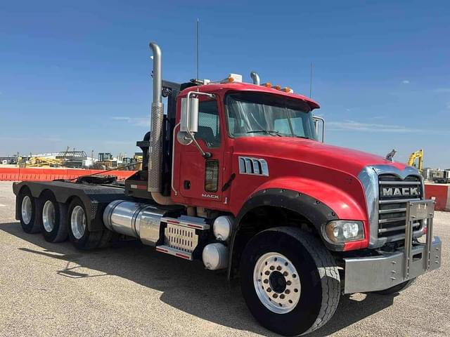 Image of Mack Granite GU713 equipment image 2