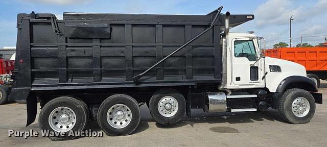 Image of Mack Granite GU713 equipment image 3