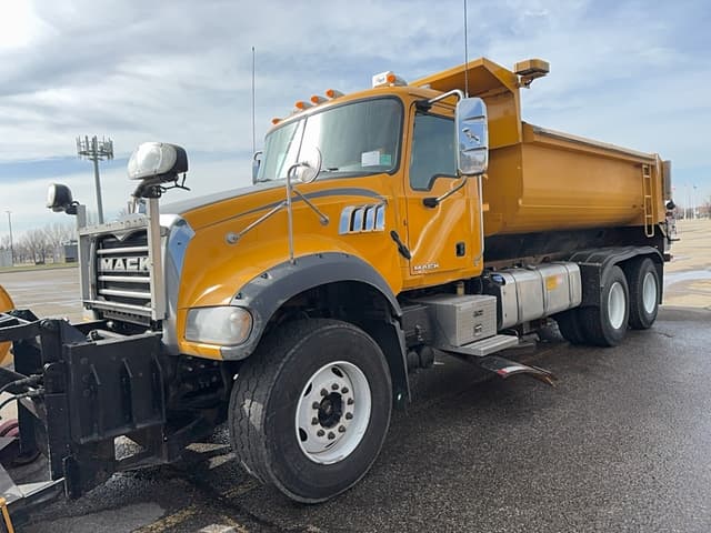 Image of Mack Granite GU713 equipment image 1