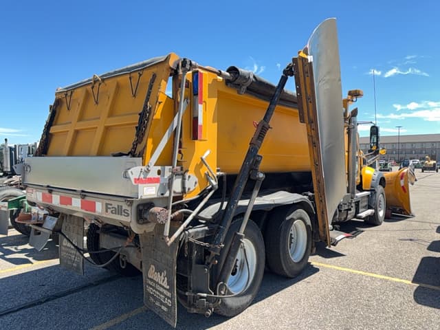 Image of Mack Granite GU713 equipment image 3