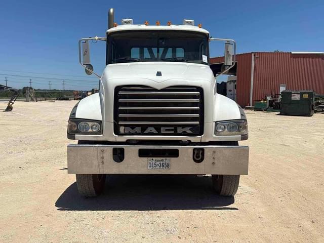 Image of Mack GU713 equipment image 2