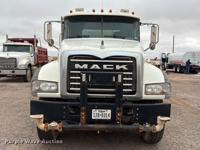 Image of Mack GU713 equipment image 1