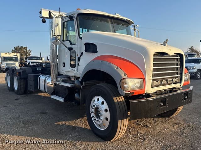 Image of Mack GU713 equipment image 2