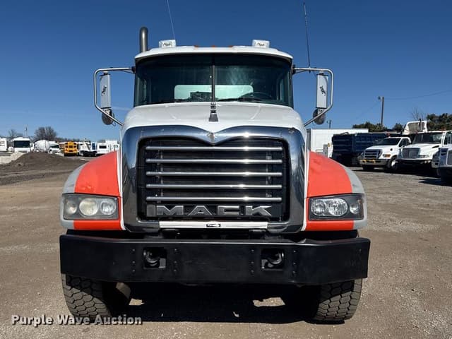 Image of Mack GU713 equipment image 1