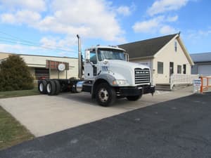2013 Mack GU813 Image
