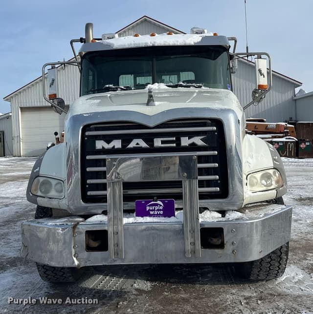 Image of Mack GU813 equipment image 1