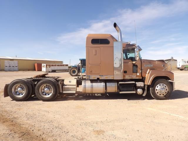 Image of Mack Pinnacle CHU613 equipment image 1