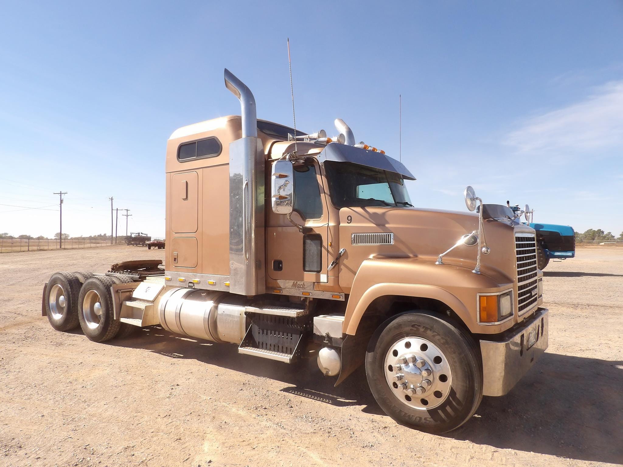 2013 Mack Pinnacle CHU613 Equipment Image0