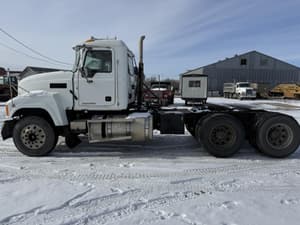 2013 Mack Pinnacle CHU613 Image